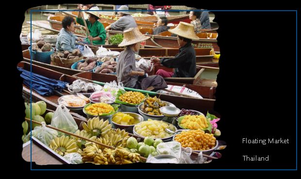Picture of merchants in little boats at the floating market in Thailand